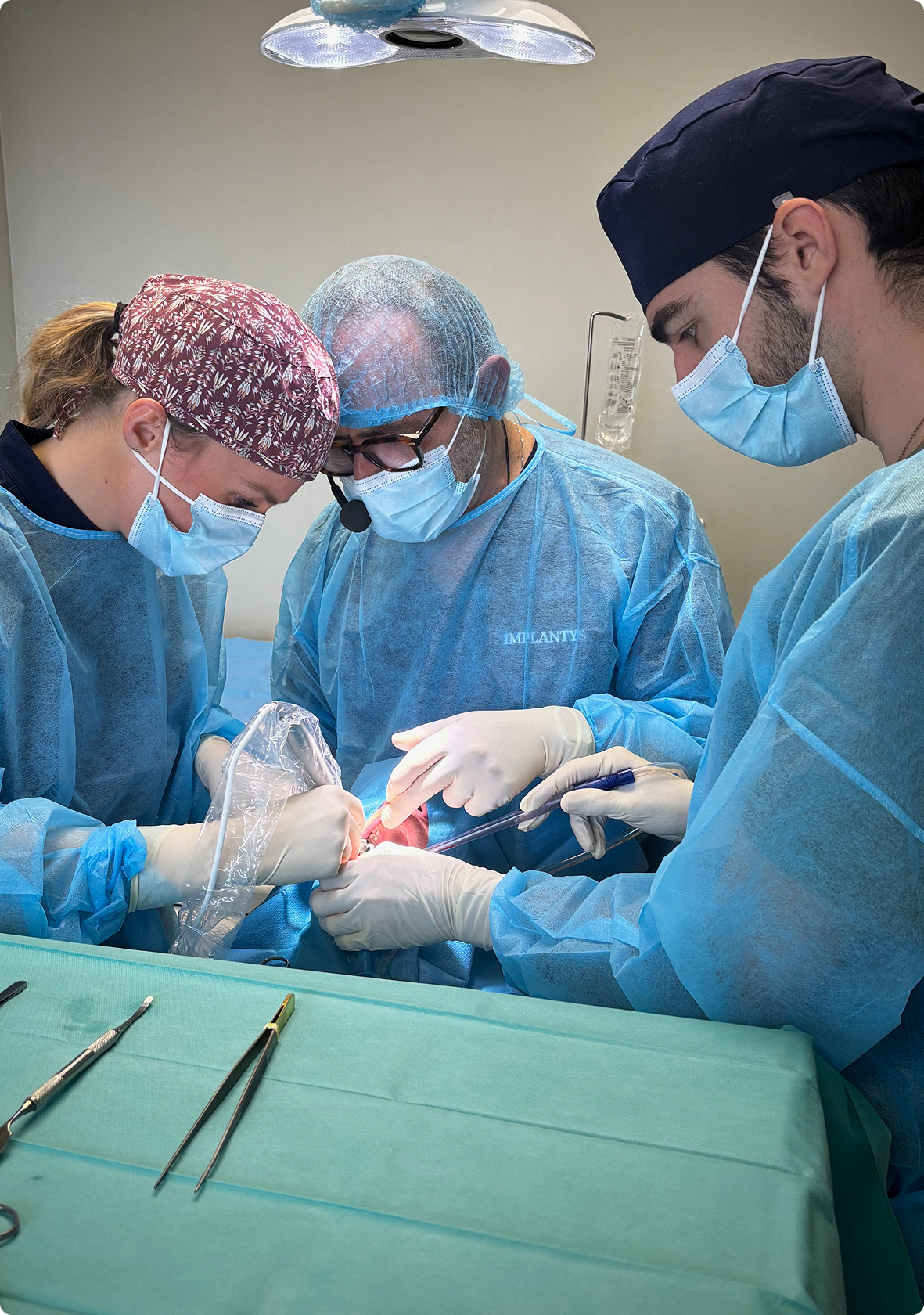 Chirurgie implantaire encadrée pendant le module 2